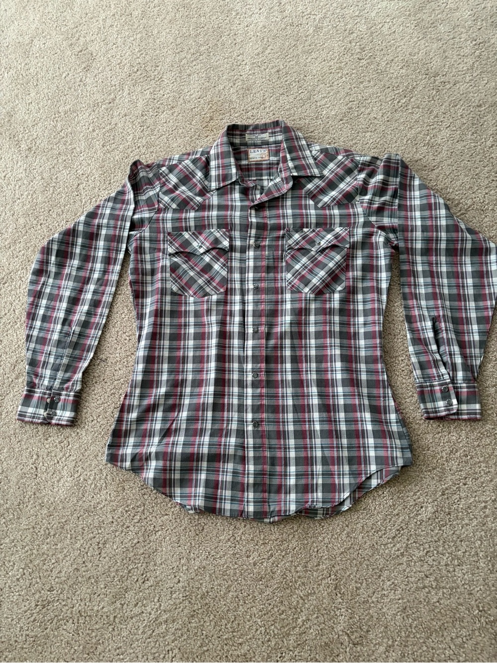 Men’s Levi’s shirt